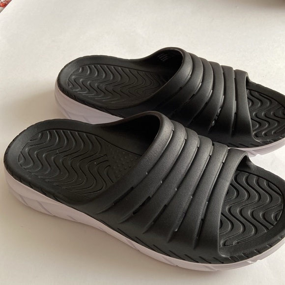 Avis Slides NWOT - Picture 2 of 4